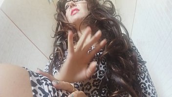 تنهادراتاق خواب خواهرزن ایرانی