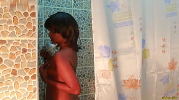 Srilankan girls bath