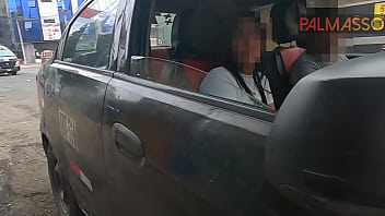 Jilbab di dalam mobil
