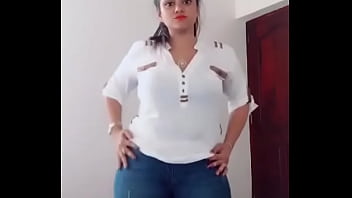 Real Sri lankan girl boob n bra show