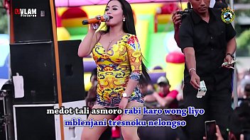 Lyia tm penyanyi dangdut Indonesia