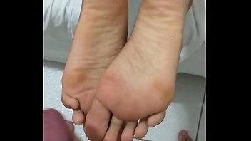 Feet smelling cum
