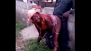 Ugandan wet pussy fucked in bush