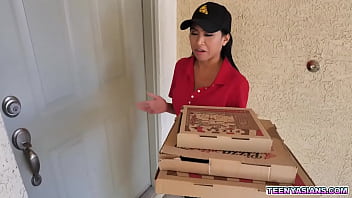 Msstacy 08 pinay student deliver pizza sexy