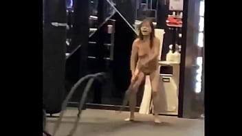 Vidéo d'une femme nue